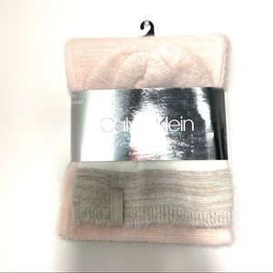 Calvin Klein 2 piece set hat & loop